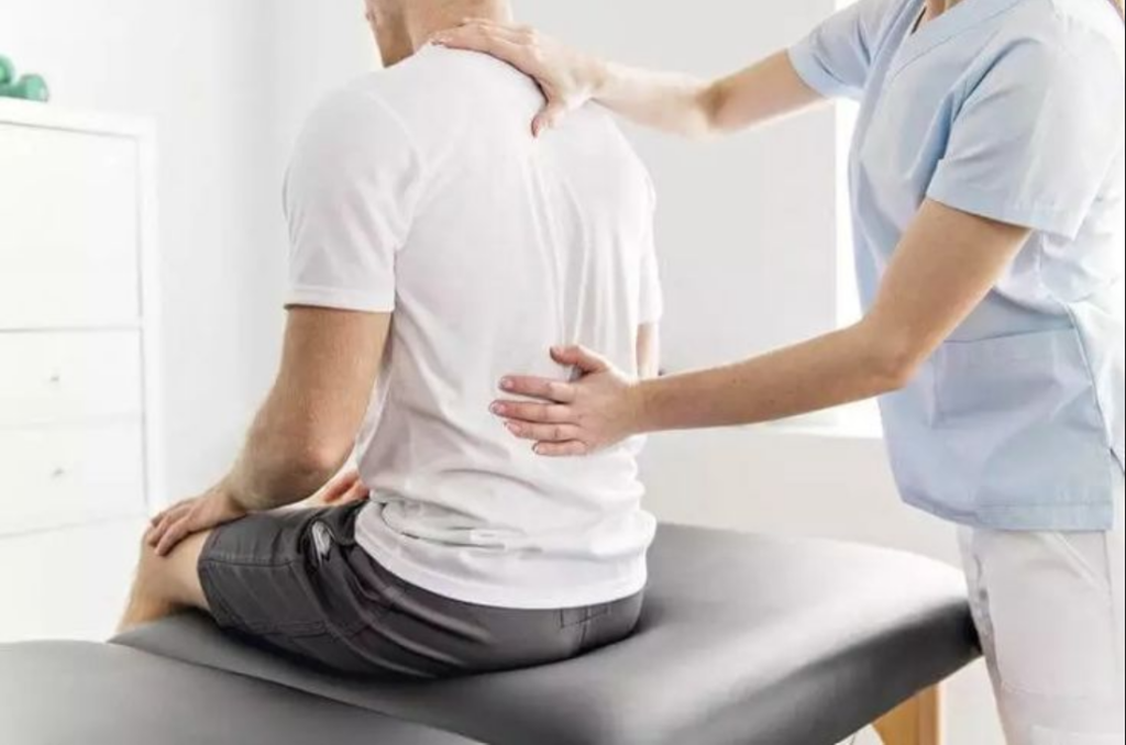 Understanding and Addressing Middle Back Pain Around the Rib Cage middle back pain around rib cage